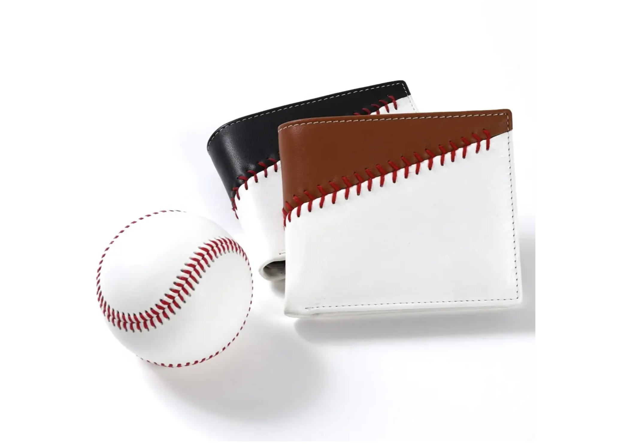 野球ボール製造の職人が手縫いでつくる、赤い縫い目がアイコニックな財布は野球ファンならマストバイ！